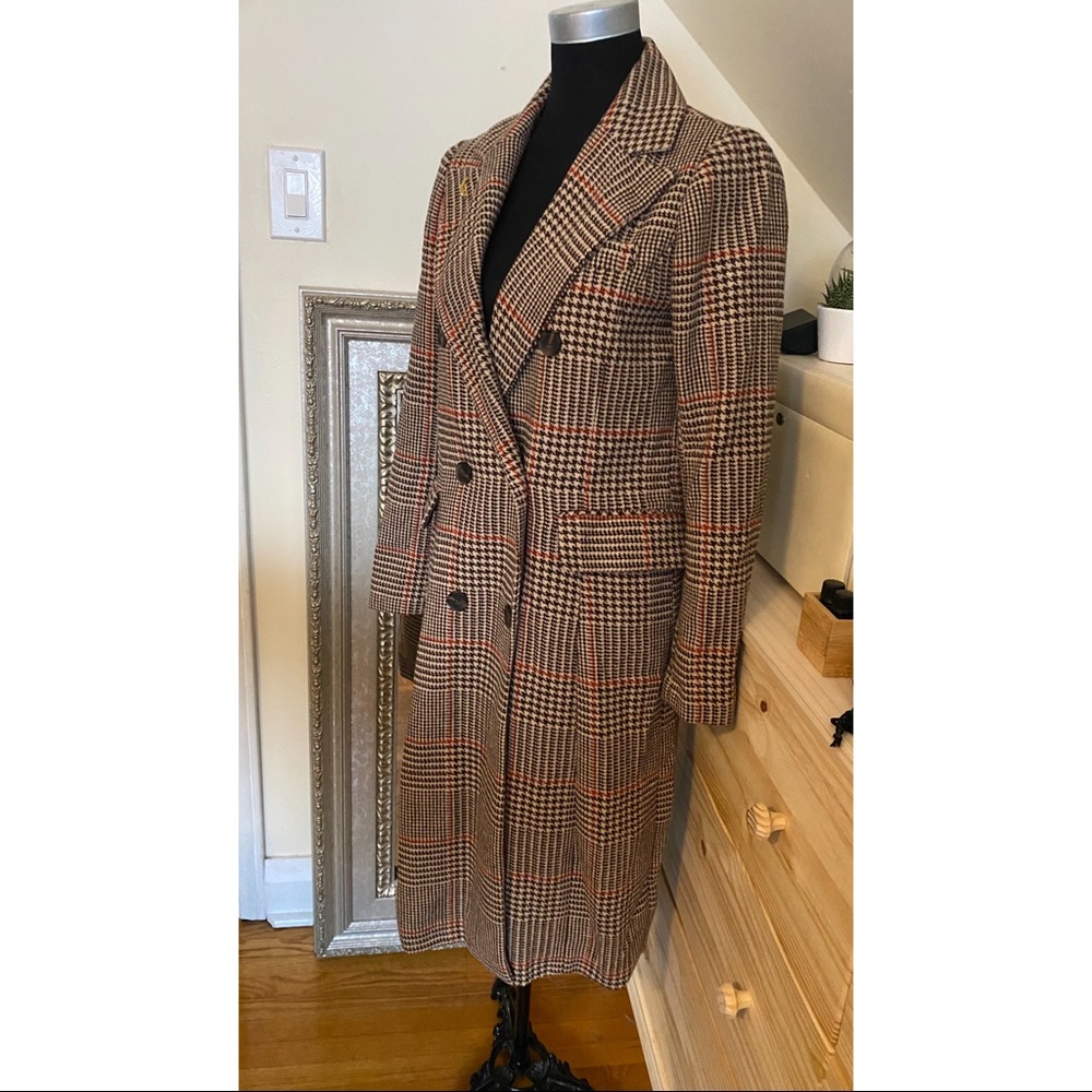 A chic plaid double breasted coat. Size small but fit is straight